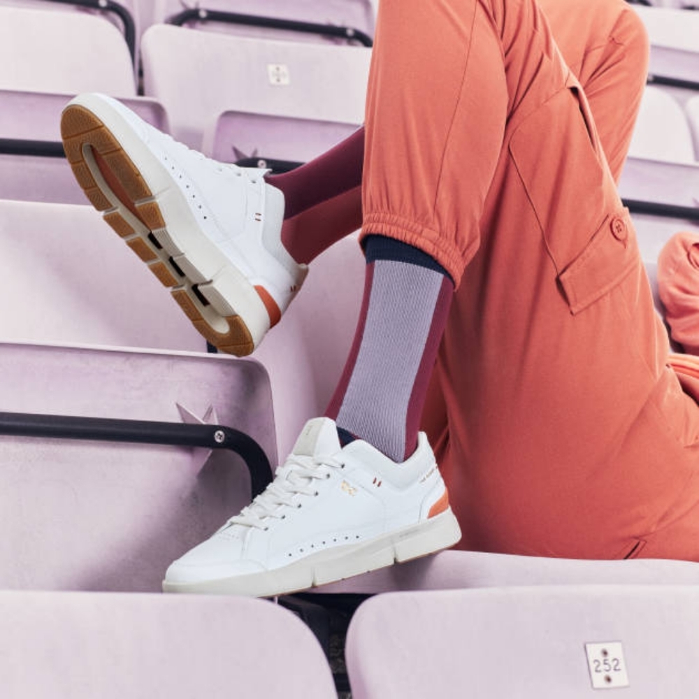 On THE ROGER Centre Court tennis shoes size 8